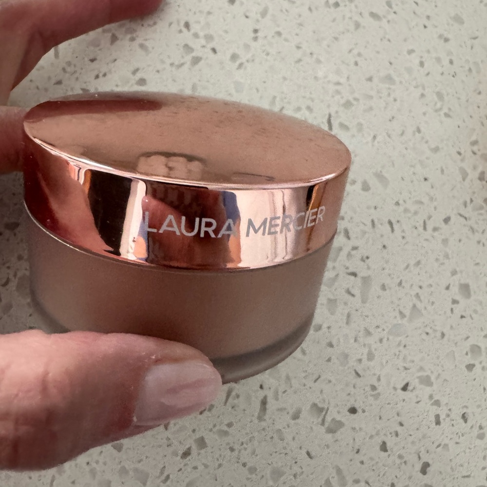 Laura Mercier TRANSLUCENT LOOSE
SETTING POWDER - COSMIC ROSE